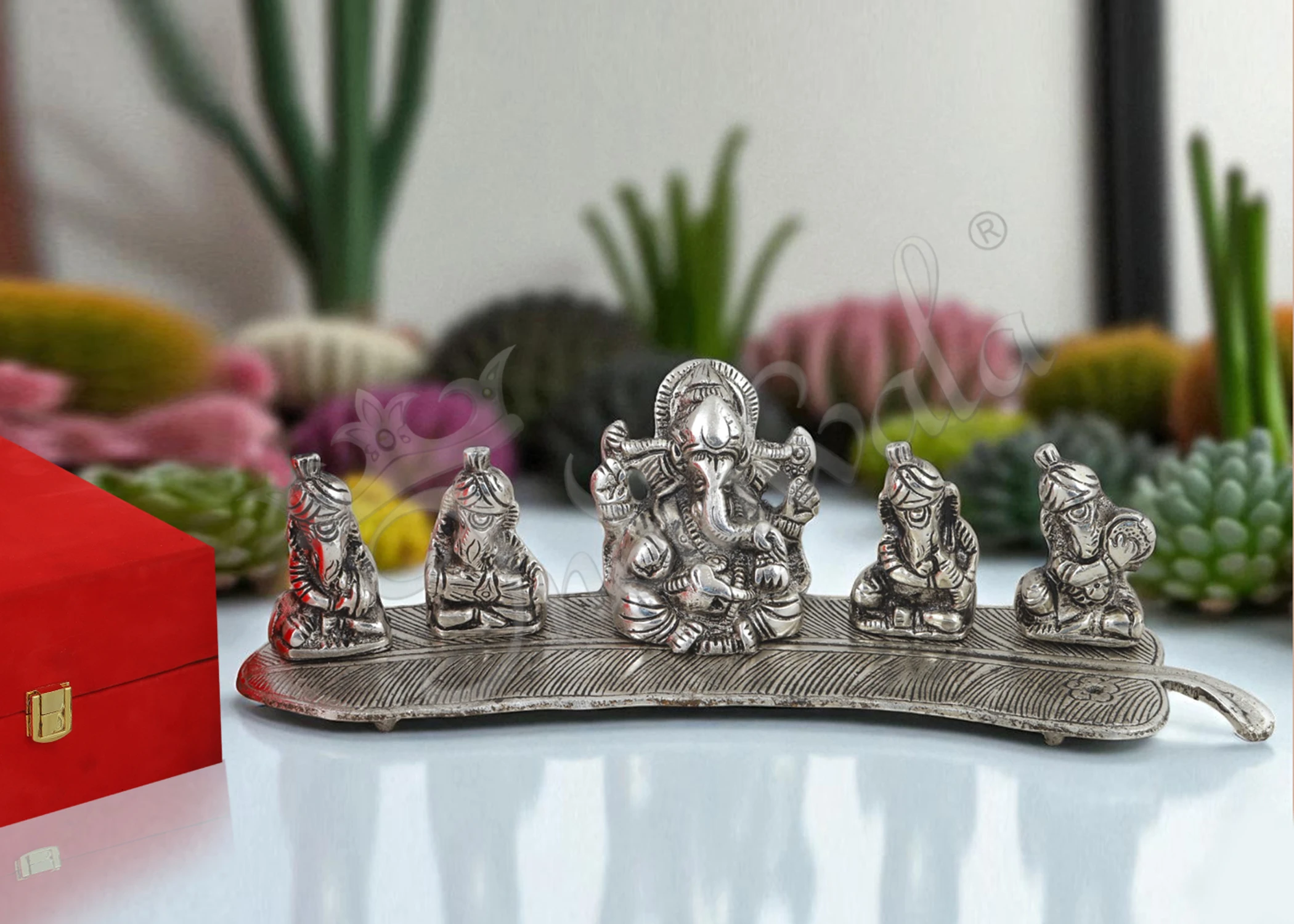 INW-15366 Silver Plated Aluminium Ganesh Family Velvet Box showcasing detailed craftsmanship