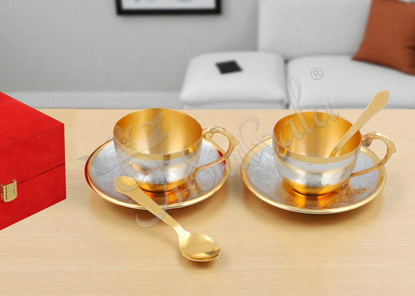 INW-9222 A luxurious Dual Tone Steel Cup Plate Gifting Set in a velvet box, showcasing its elegant silver and gold finish.