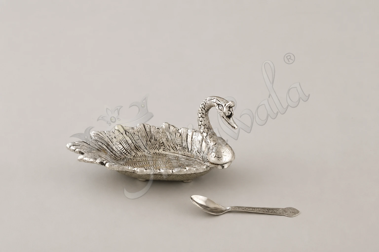 INW-15462 Elegant 7.5 Inch Silver Plated Aluminium Swan Bowl for premium gifting