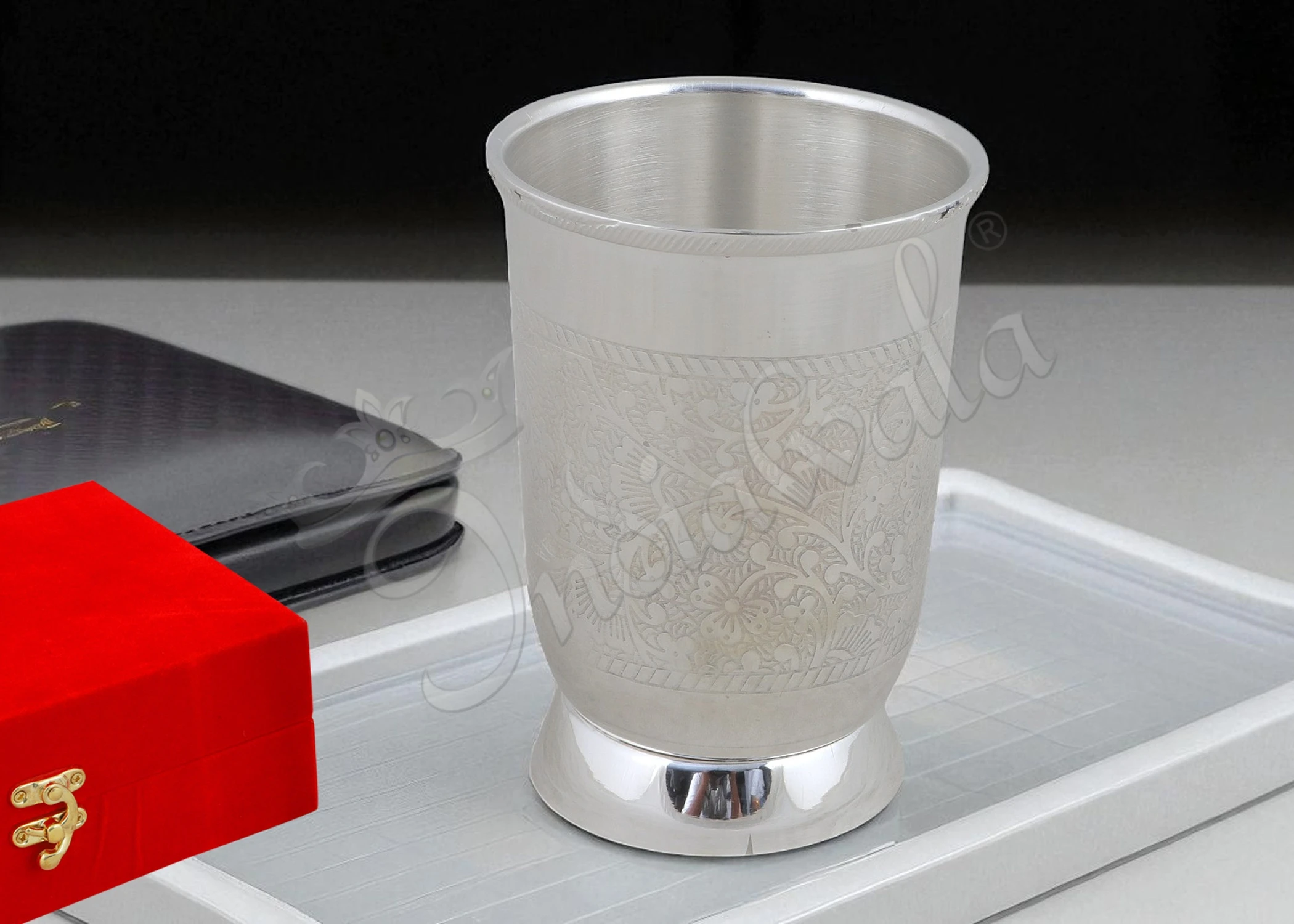 INW-9250-S Elegant 4 Inch Silver Plated Steel Gifting Glass in a velvet box