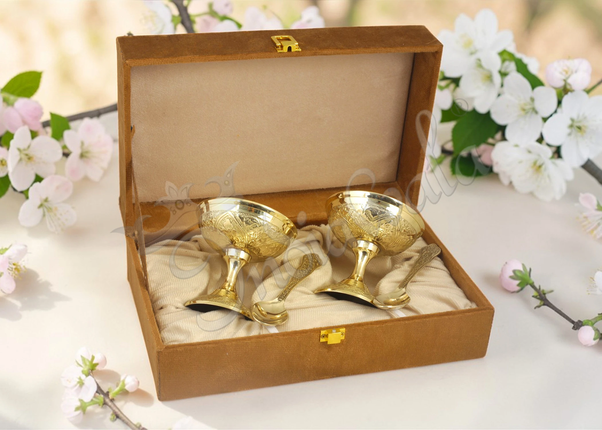 INW-9364_1 3.5 Inch Brass Dessert Bowl Set with premium velvet box packaging
