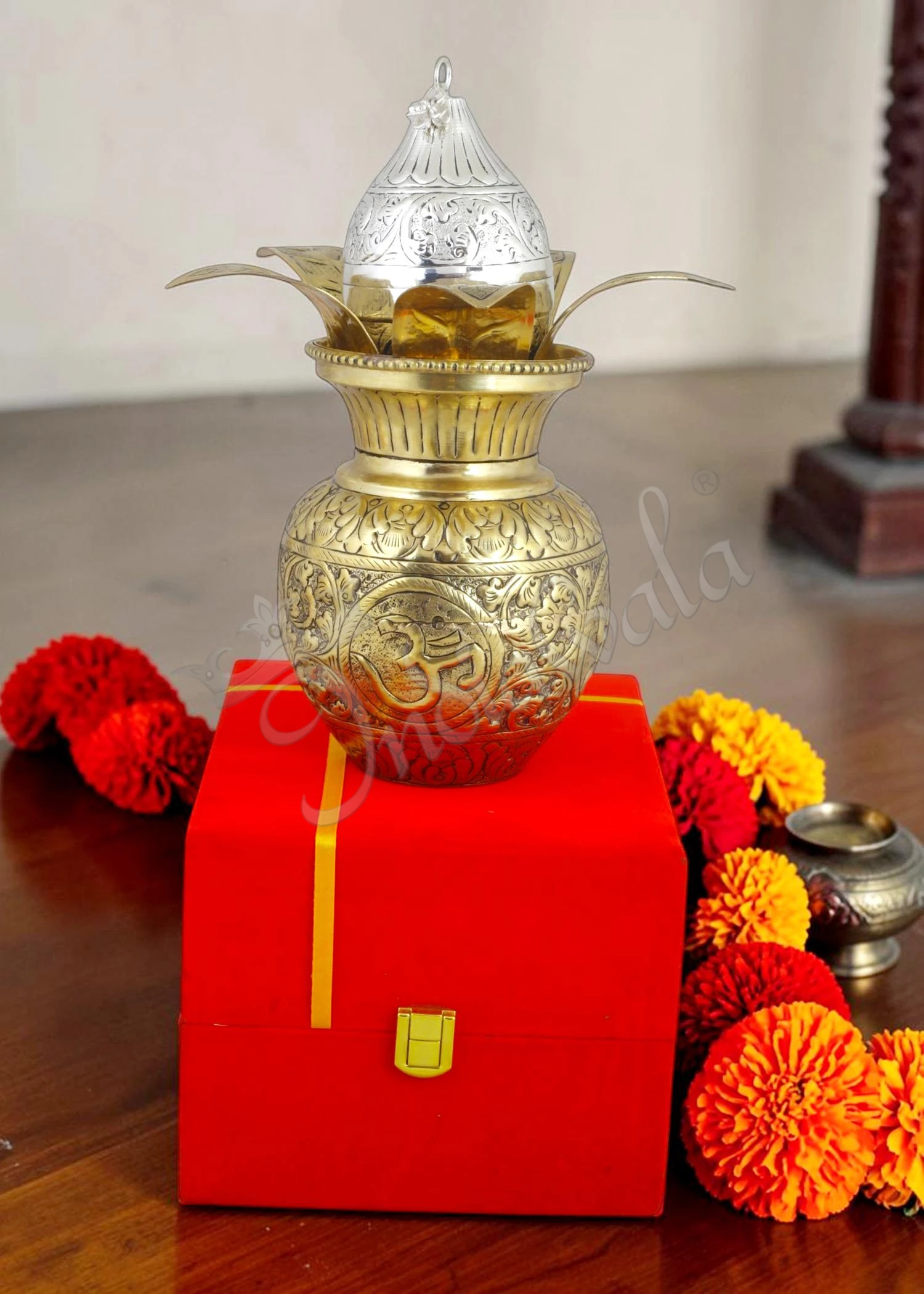 INW-9373 An 11 inch brass antique mangal kalash, beautifully crafted for auspicious occasions.